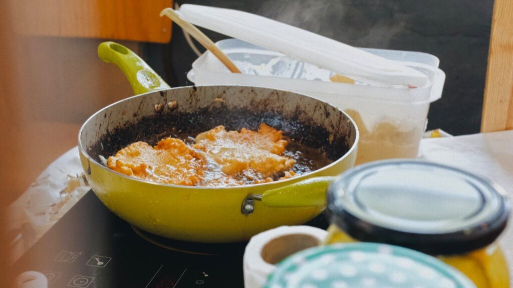 Oude pan met krassen