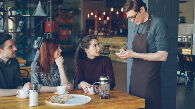 De vragen die je moet stellen als je gaat uit eten en lactose-intolerant bent of een lactoseallergie hebt